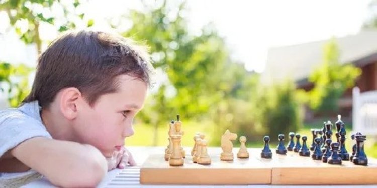 Chess Mastery for Young Minds: Expert Classes Unleash Kids' Strategic Potential